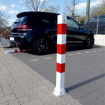 Parkeerpaal met betonvoet Ø60-76 en 70x70 mm neerklapbaar met cilinderslot wit rood in omgeving