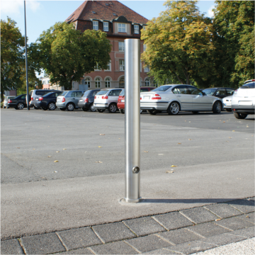 Rvs parkeerpaal Ø60-89 en 70x70 mm uitneembaar met cilinderslot omgeving