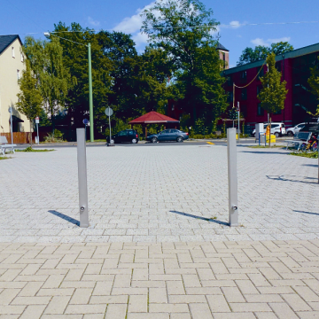 Uitneembare parkeerpaal rvs 70x70 mm met driekantslot omgeving