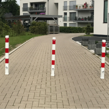 Uitneembare parkeerpalen 70x70 mm wit rood met betonvoet