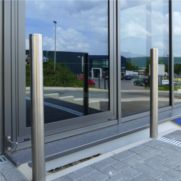 Vaste parkeerpaal rvs 89 mm om te betonneren omgeving